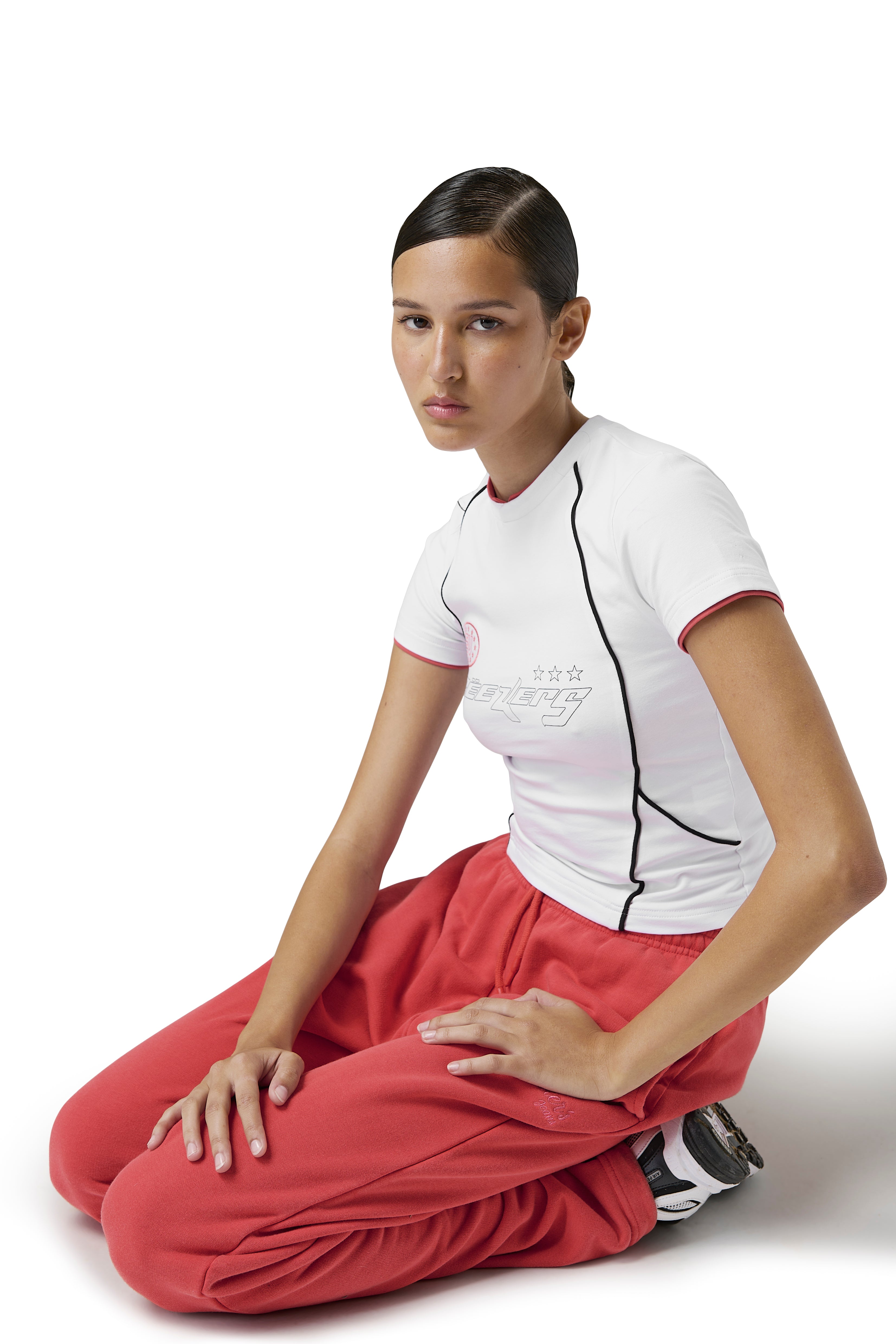 Model Scarlett is 5'8" and wears size S.